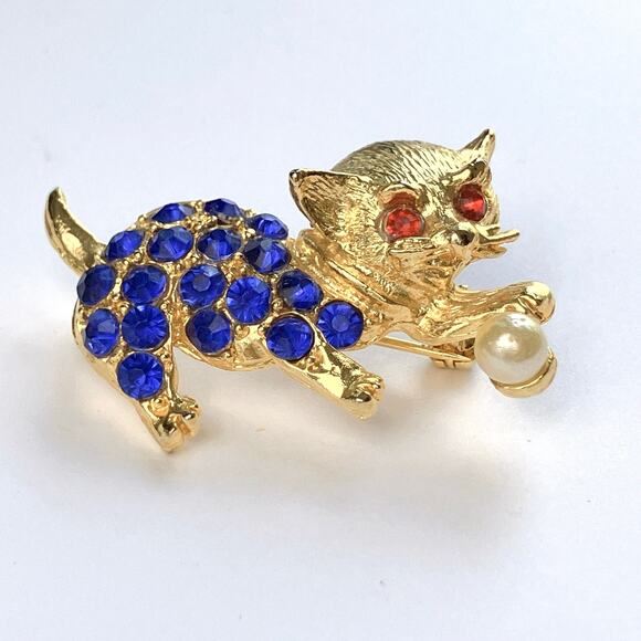 VTG Whimsical Figural Cat Brooch Gold Tone Red Blue Rhinestone Playful Pin - Picture 4 of 8